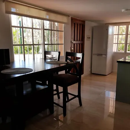 Deluxe Athos 50 Mp Garden Patio Golf & בית הארחה 3*