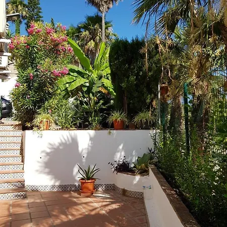 Deluxe Athos 50 Mp Garden Patio Golf & בית הארחה 3*