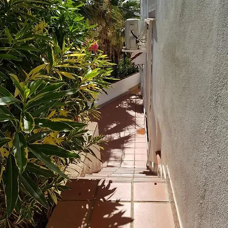 Гостевой дом Deluxe Athos 50 Mp Garden Patio Golf &