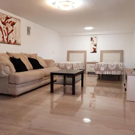 Гостевой дом Deluxe Athos 50 Mp Garden Patio Golf & *