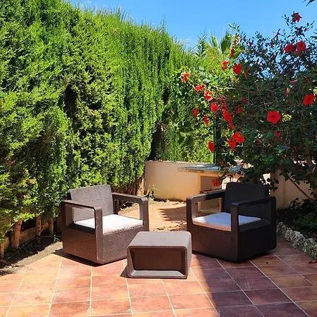 Deluxe Athos 50 Mp Garden Patio Golf & בית הארחה 3*