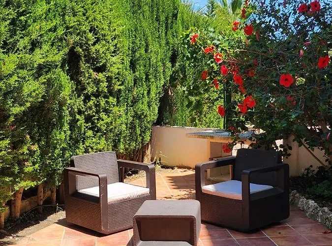 Deluxe Athos 50 Mp Garden Patio Golf & Гостевой дом 3*
