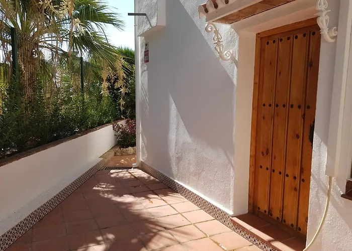 Deluxe Athos 50 Mp Garden Patio Golf & Гостевой дом Бенальмадена